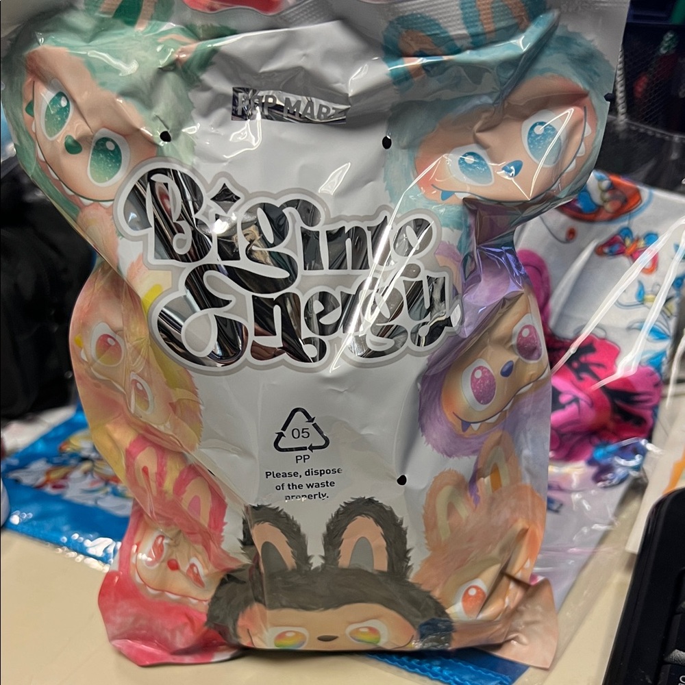 Pop Mart Big into Energy Love Figure - Picture 6 of 9